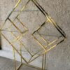 Geometryczny złoty regał - obrazek 4